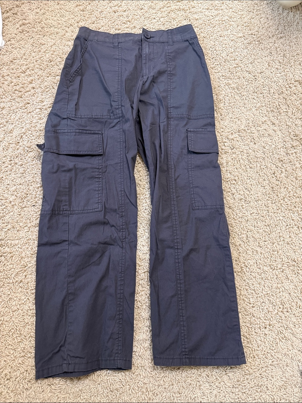 gray cropped women’s cargo pants